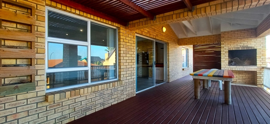 6 Bedroom Property for Sale in Dana Bay Western Cape